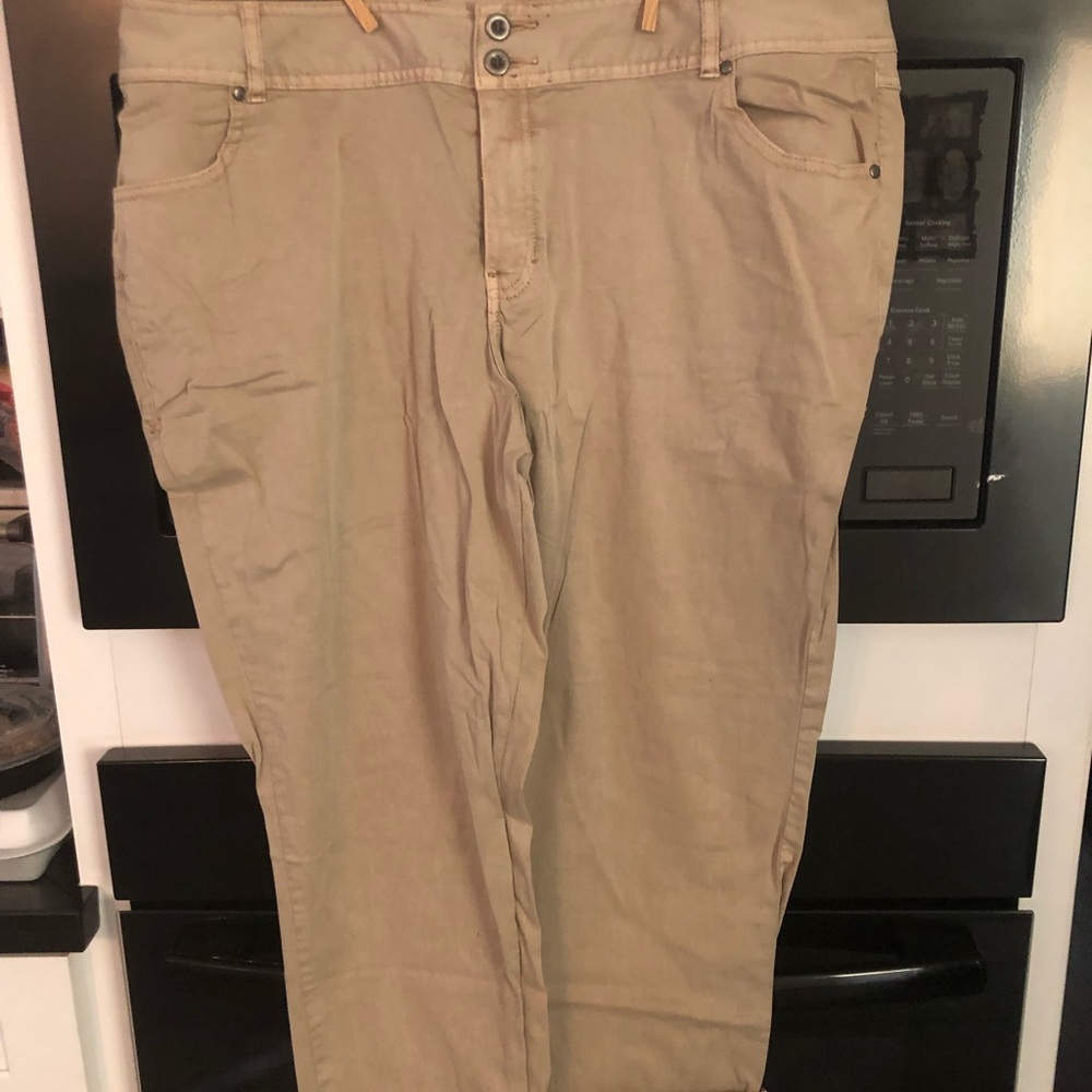 Khaki ankle crop pants